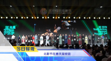 女朋友的红色胸罩