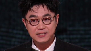 被主人摁住灌浓精尿gif